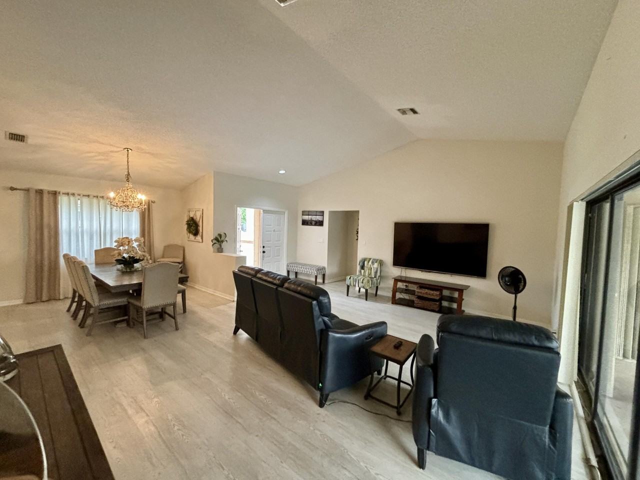 2153 Amesbury Cir - Photo 6 of 28