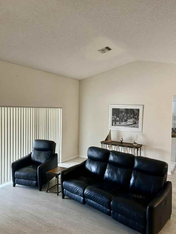 2153 Amesbury Cir - Photo 7 of 28