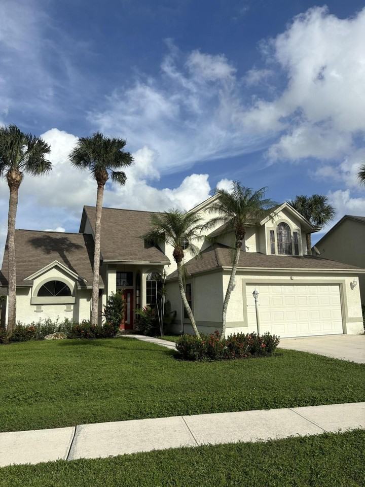 12989 Meadowbreeze Dr - Photo 2 of 32