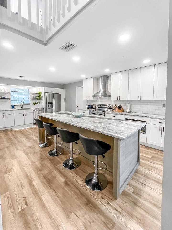 12989 Meadowbreeze Dr - Photo 3 of 32