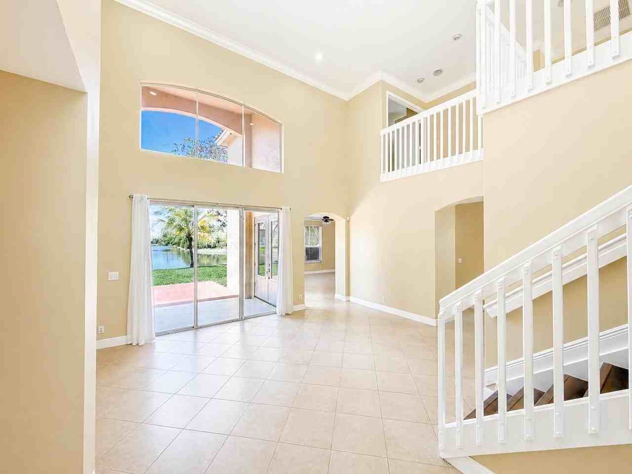740 Sw 191st Ave - Photo 2 of 27