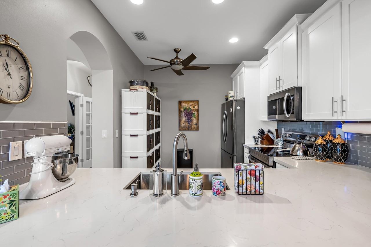 6407 Bella Cir #403 - Photo 5 of 27
