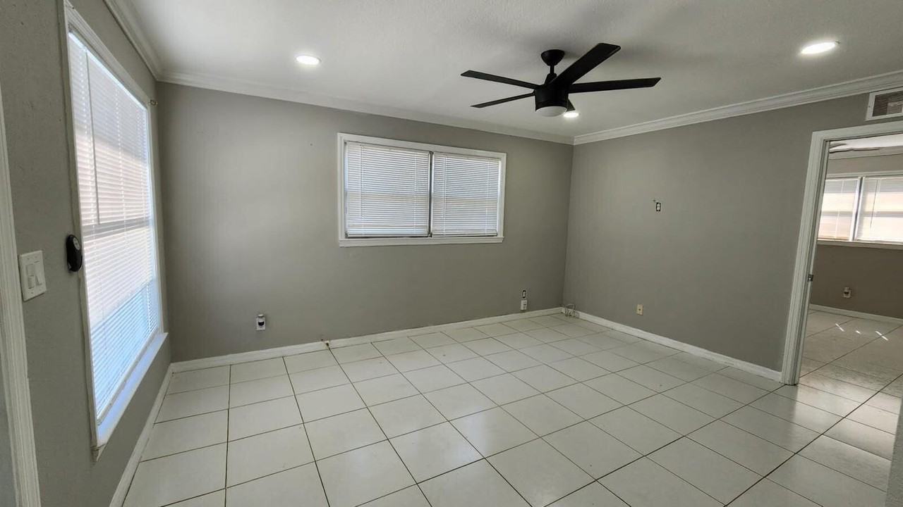 515 10th Ave N #REAR - Photo 2 of 9