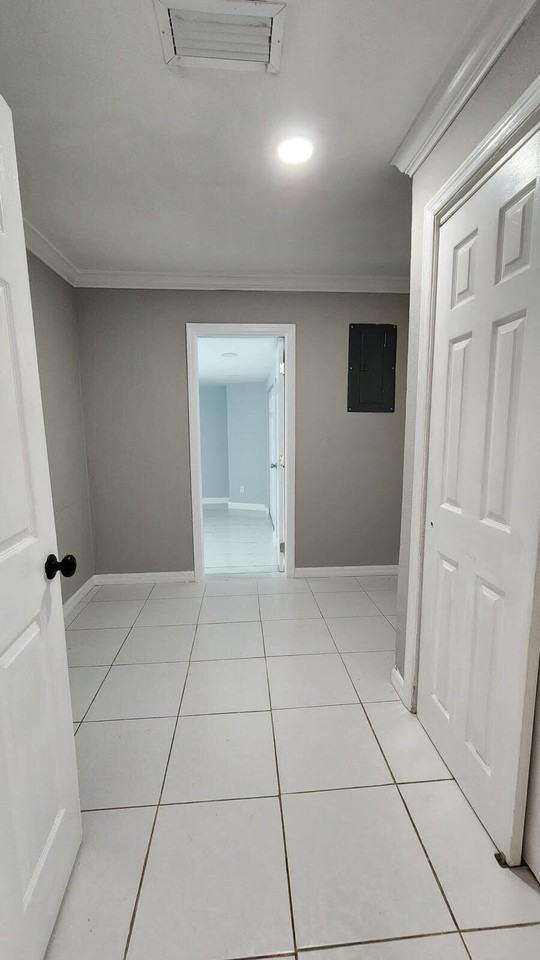 515 10th Ave N #REAR - Photo 4 of 9