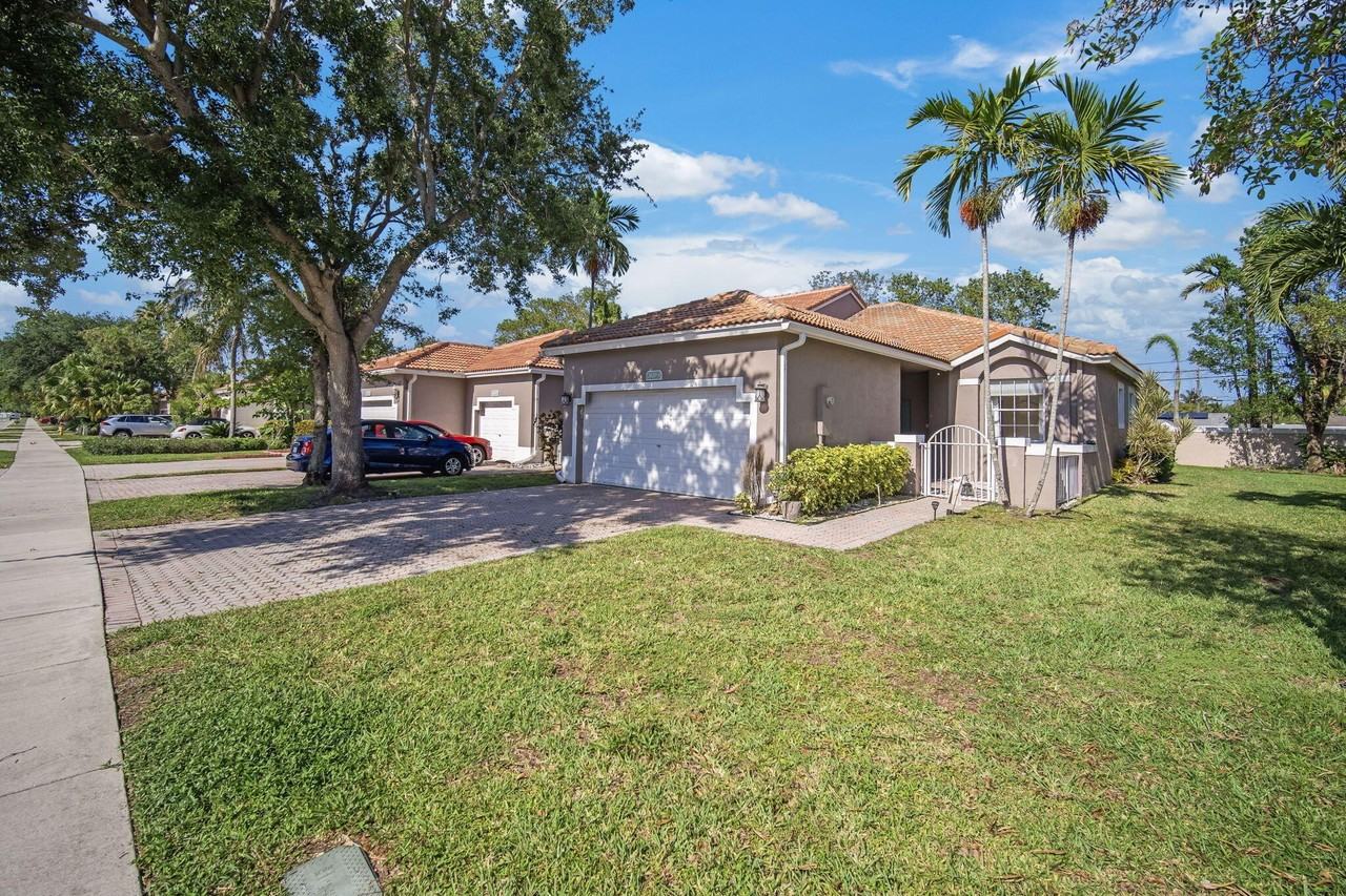 2620 E Aragon Blvd #3