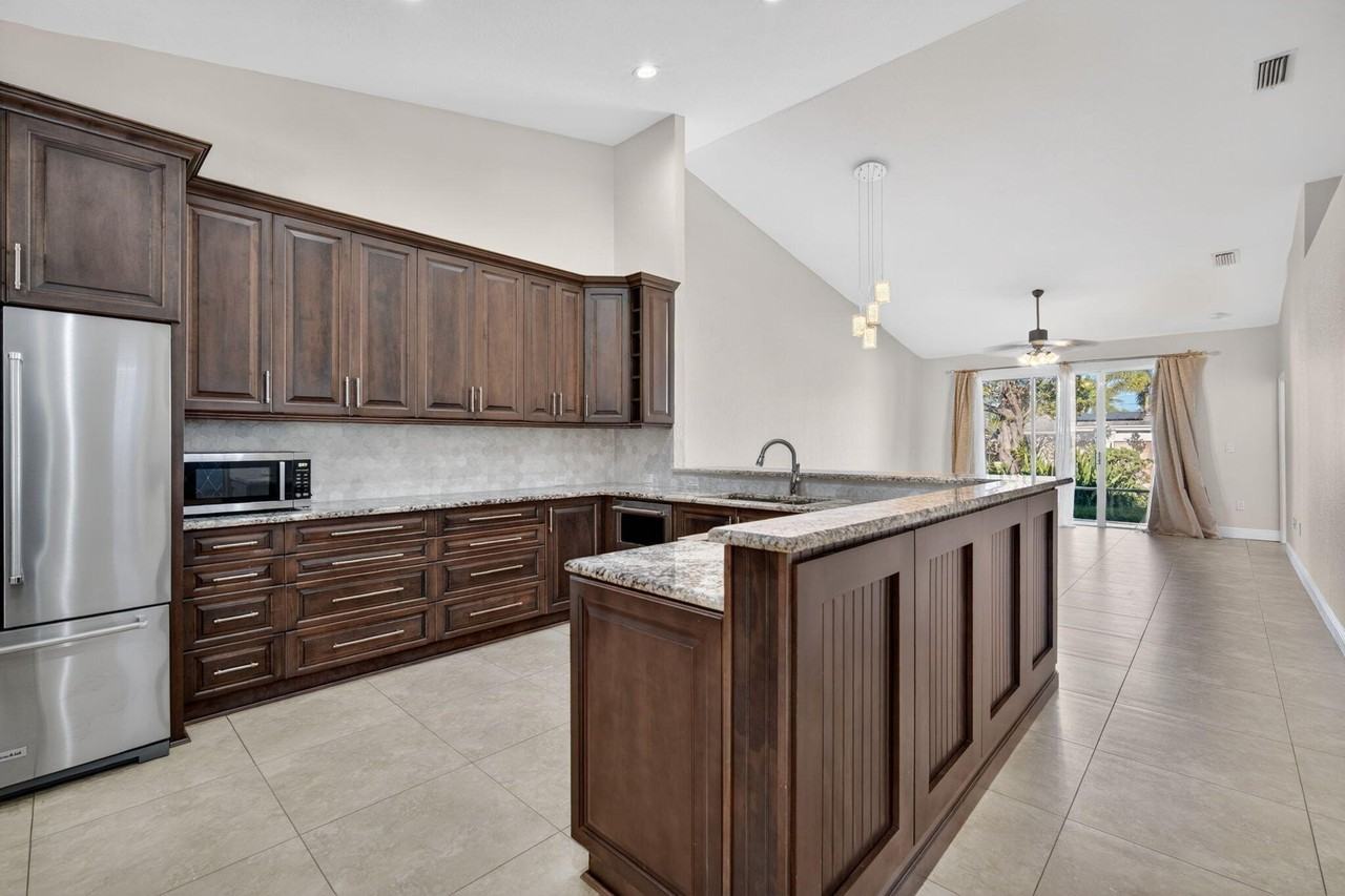 2620 E Aragon Blvd #3 - Photo 3 of 36