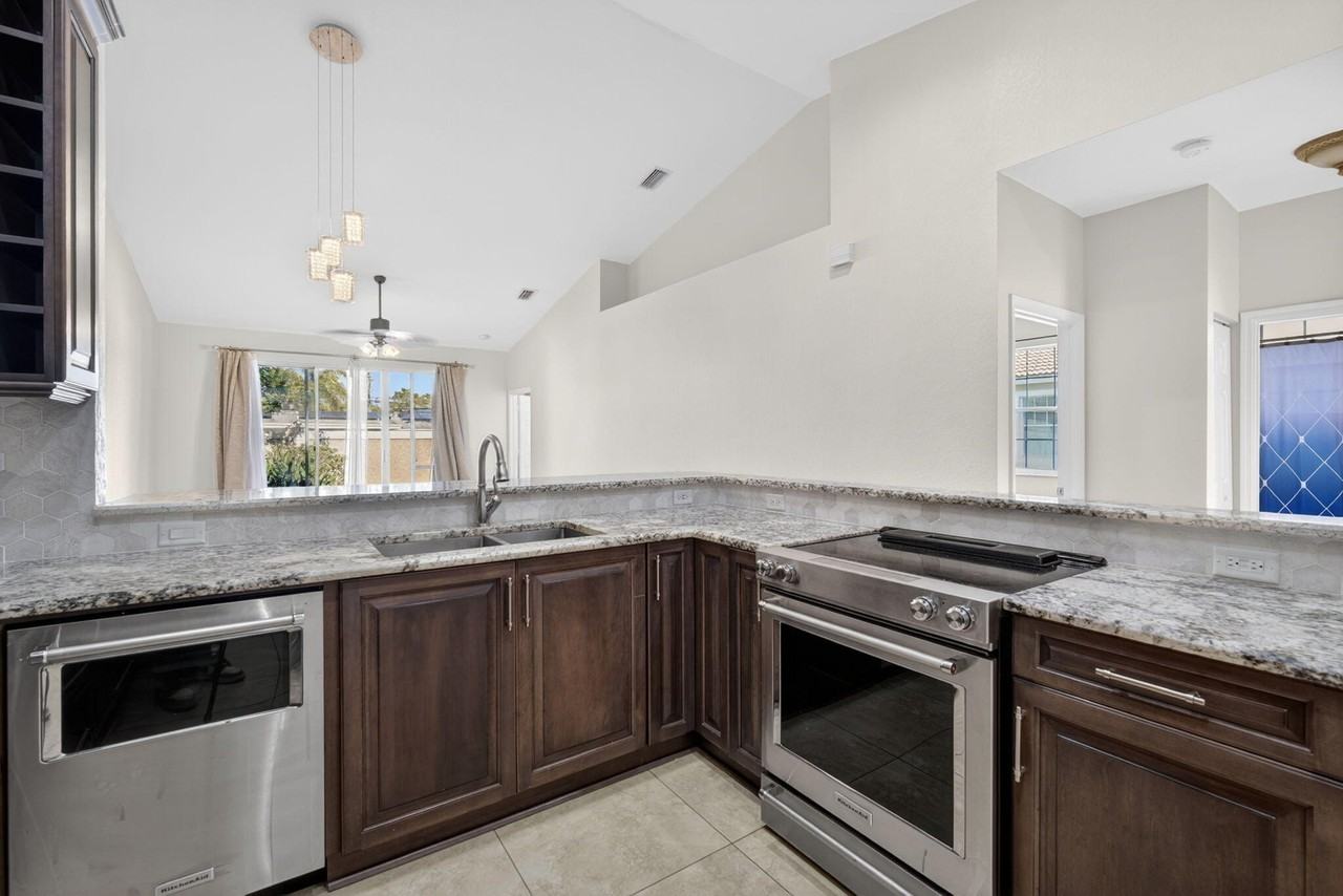 2620 E Aragon Blvd #3 - Photo 4 of 36