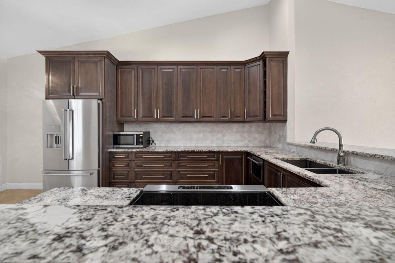 2620 E Aragon Blvd #3 - Photo 5 of 36