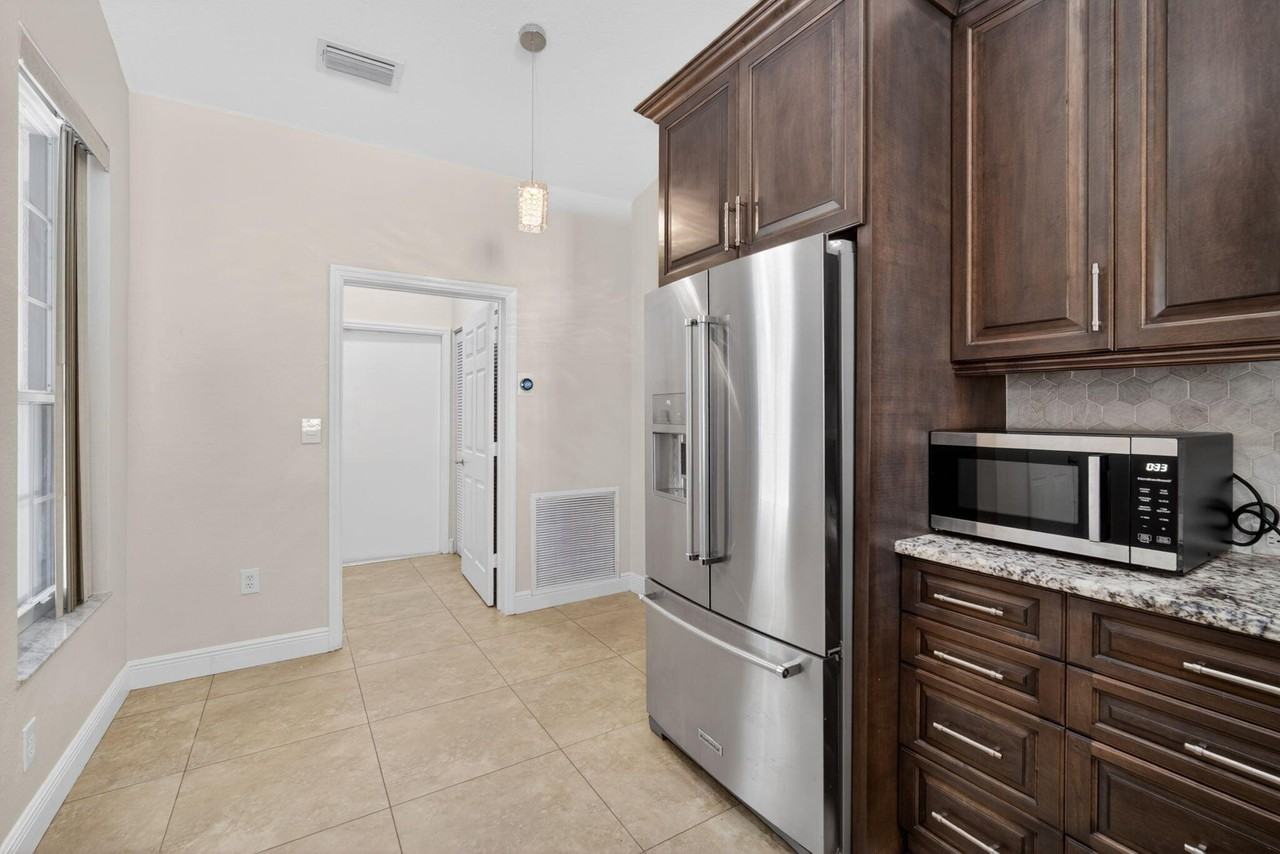 2620 E Aragon Blvd #3 - Photo 6 of 36
