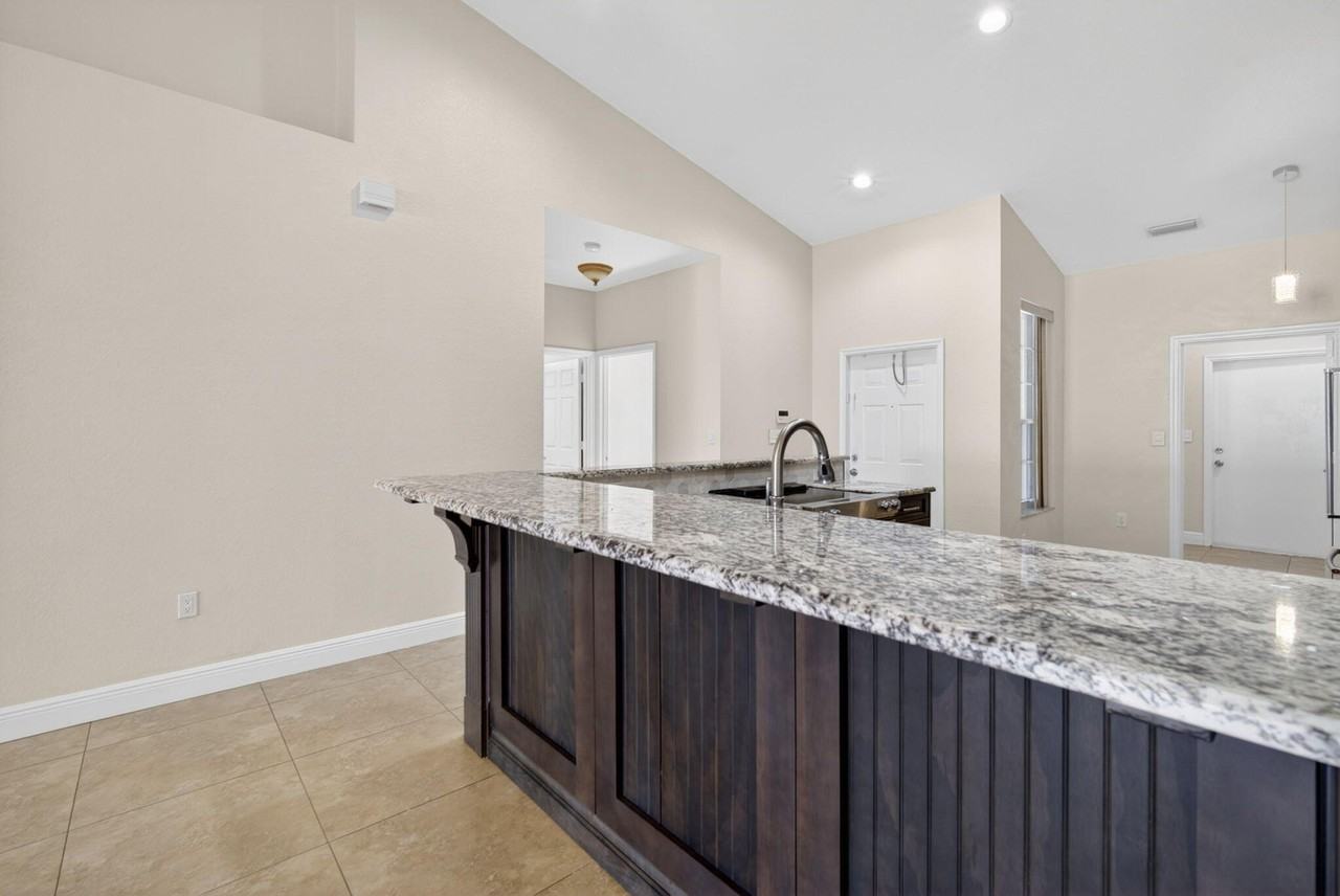 2620 E Aragon Blvd #3 - Photo 7 of 36