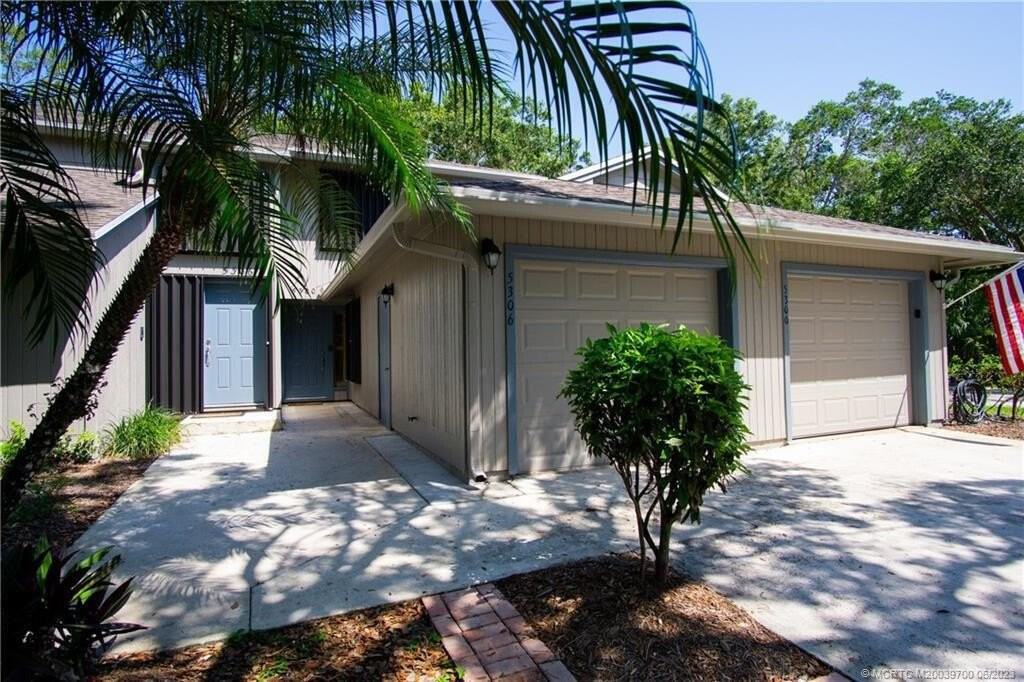 5300 Se Schooner Oaks Way - Photo 2 of 45