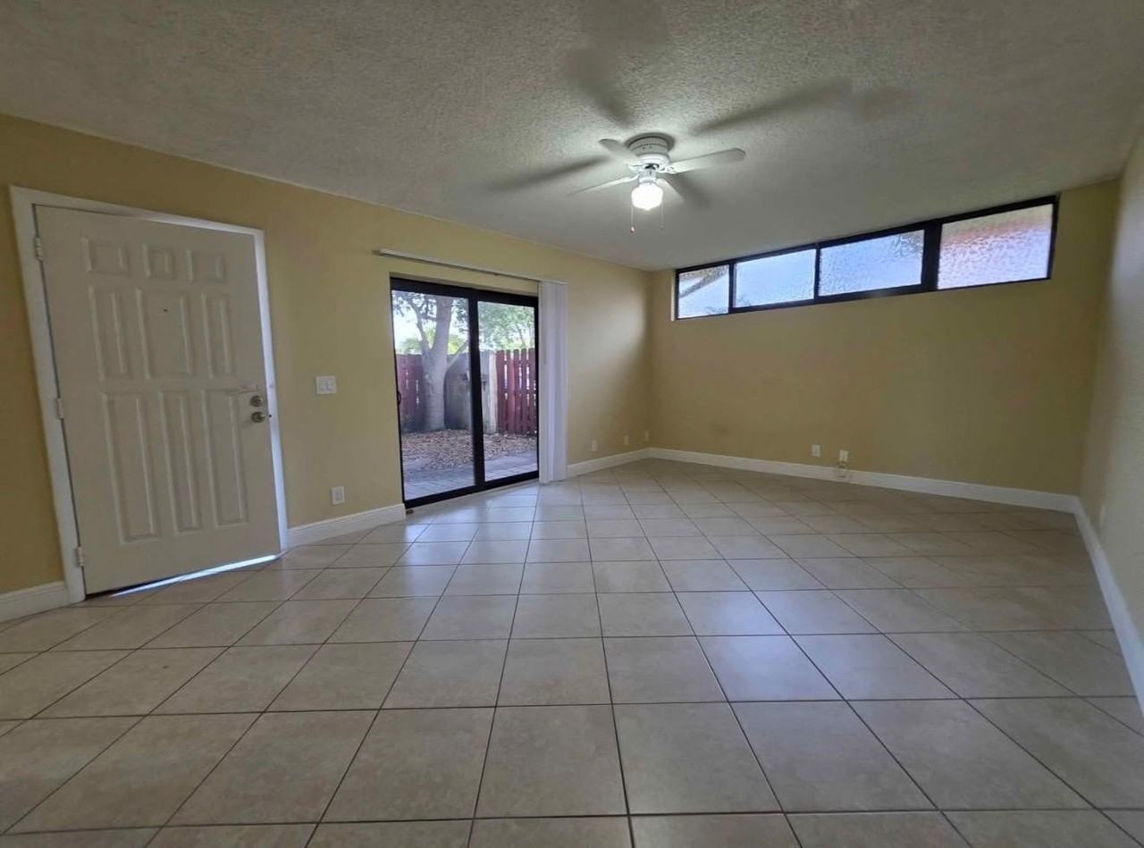 3928 Victoria Dr - Photo 4 of 17