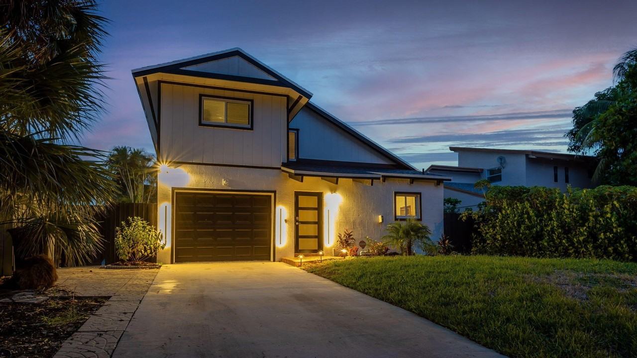 2541 Southridge Rd - Photo 3 of 50