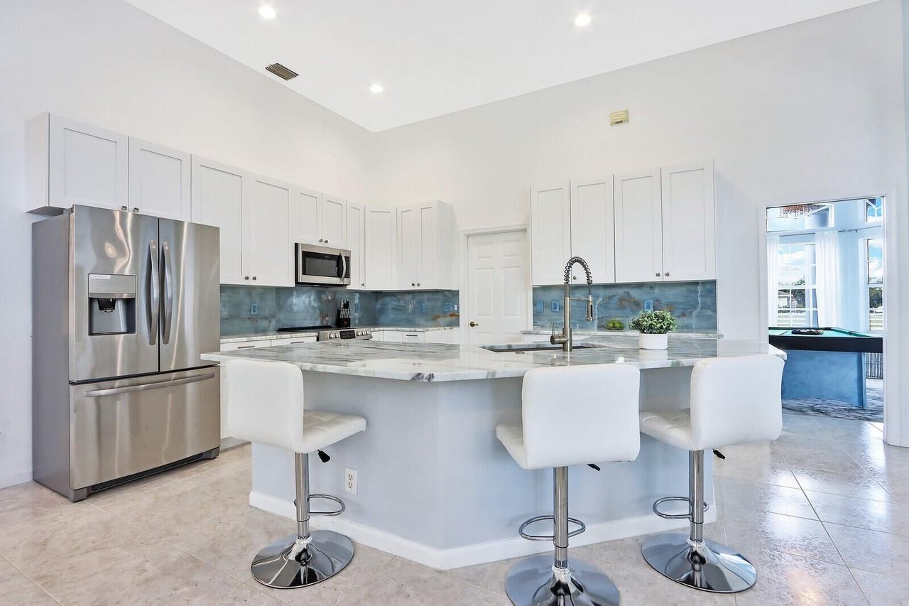 16146 72nd Dr N - Photo 4 of 50