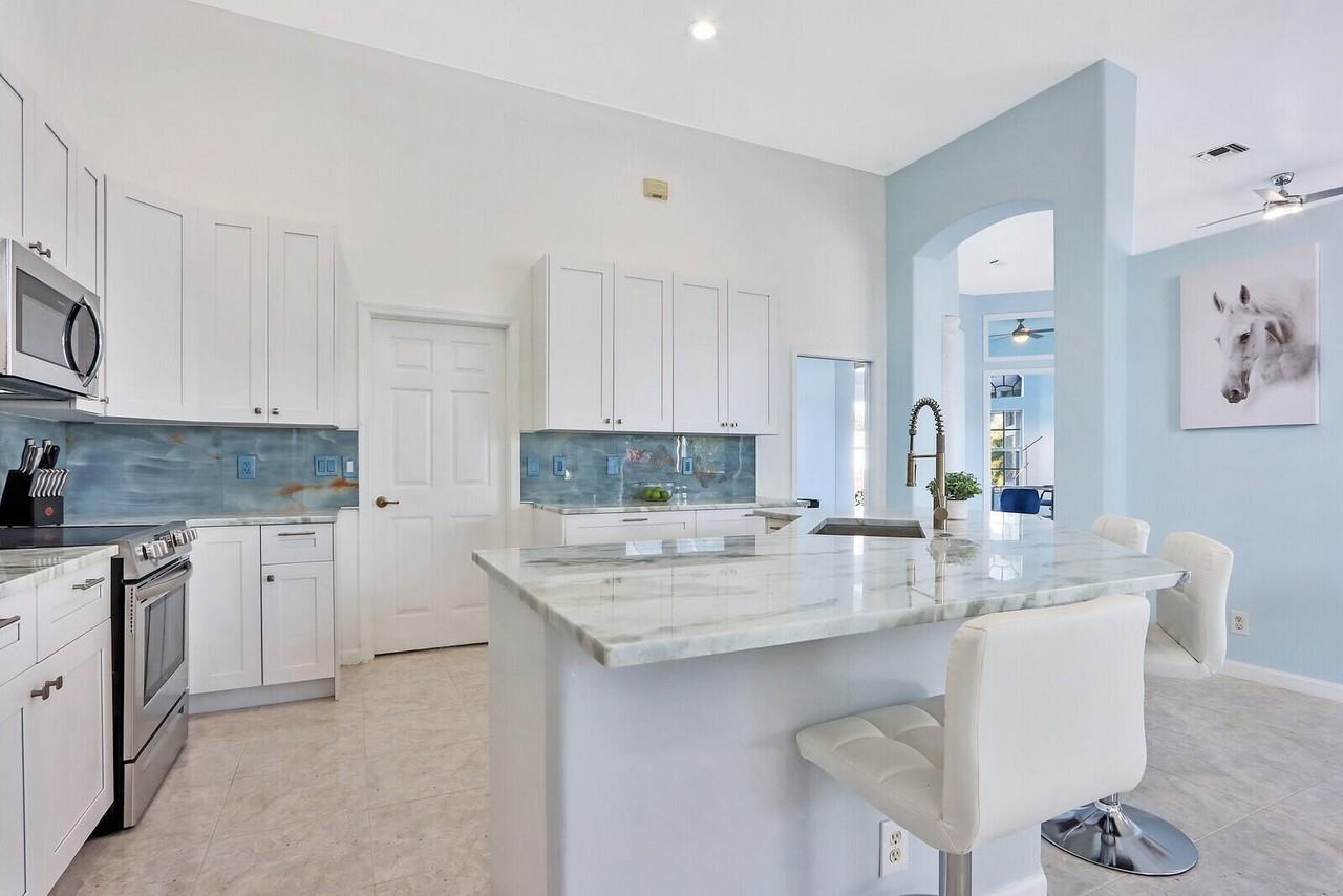 16146 72nd Dr N - Photo 5 of 50