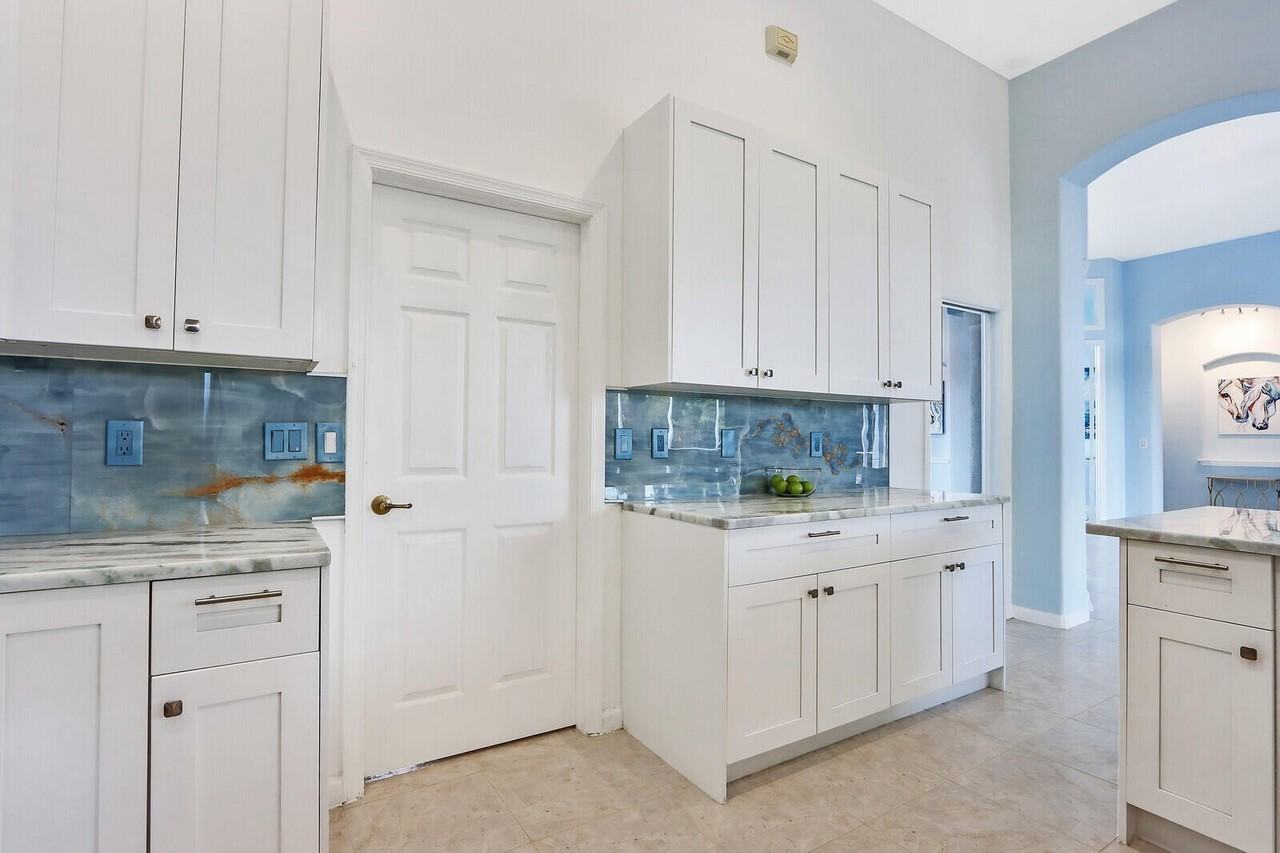 16146 72nd Dr N - Photo 6 of 50