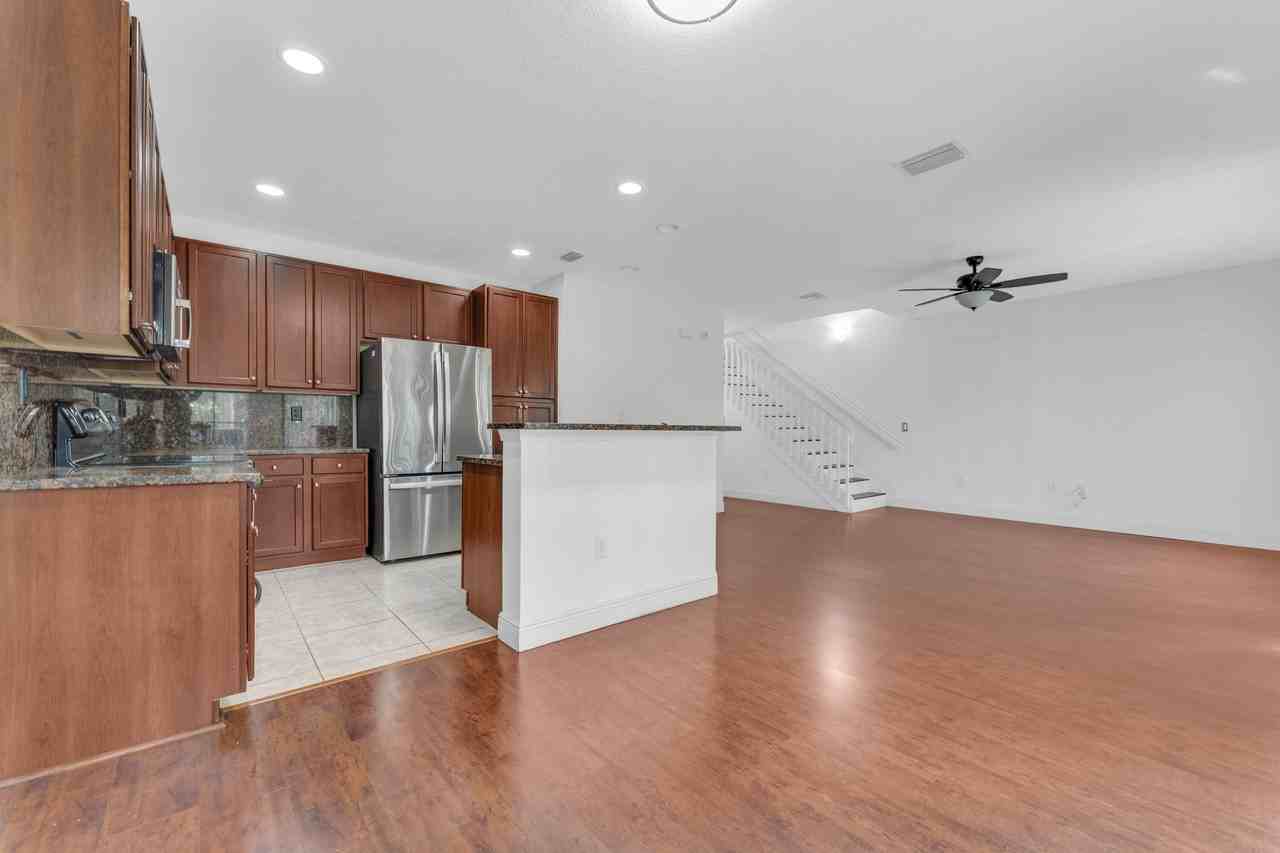 6077 Grand Cypress Cir W - Photo 3 of 24