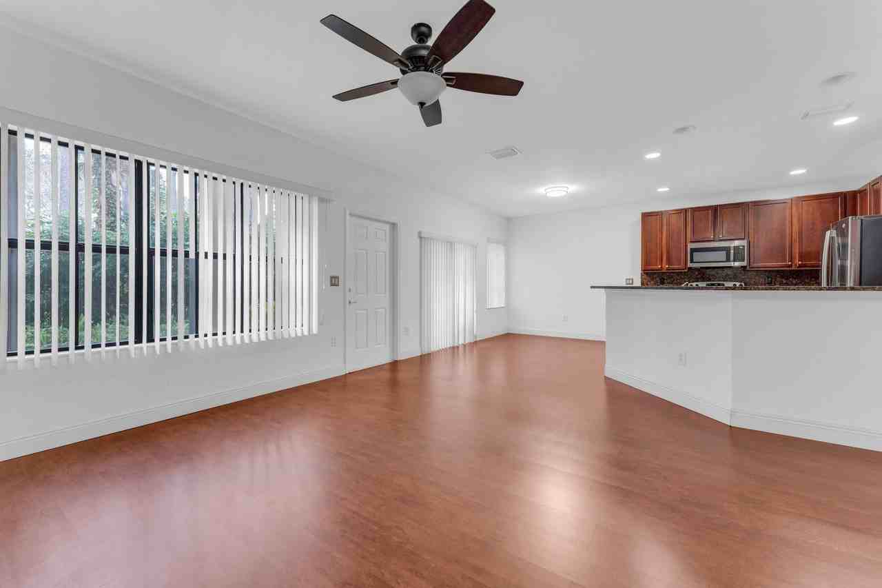6077 Grand Cypress Cir W - Photo 7 of 24
