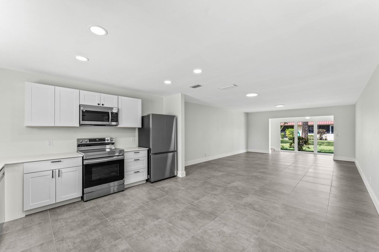 711 Laconia Cir #B - Photo 4 of 24