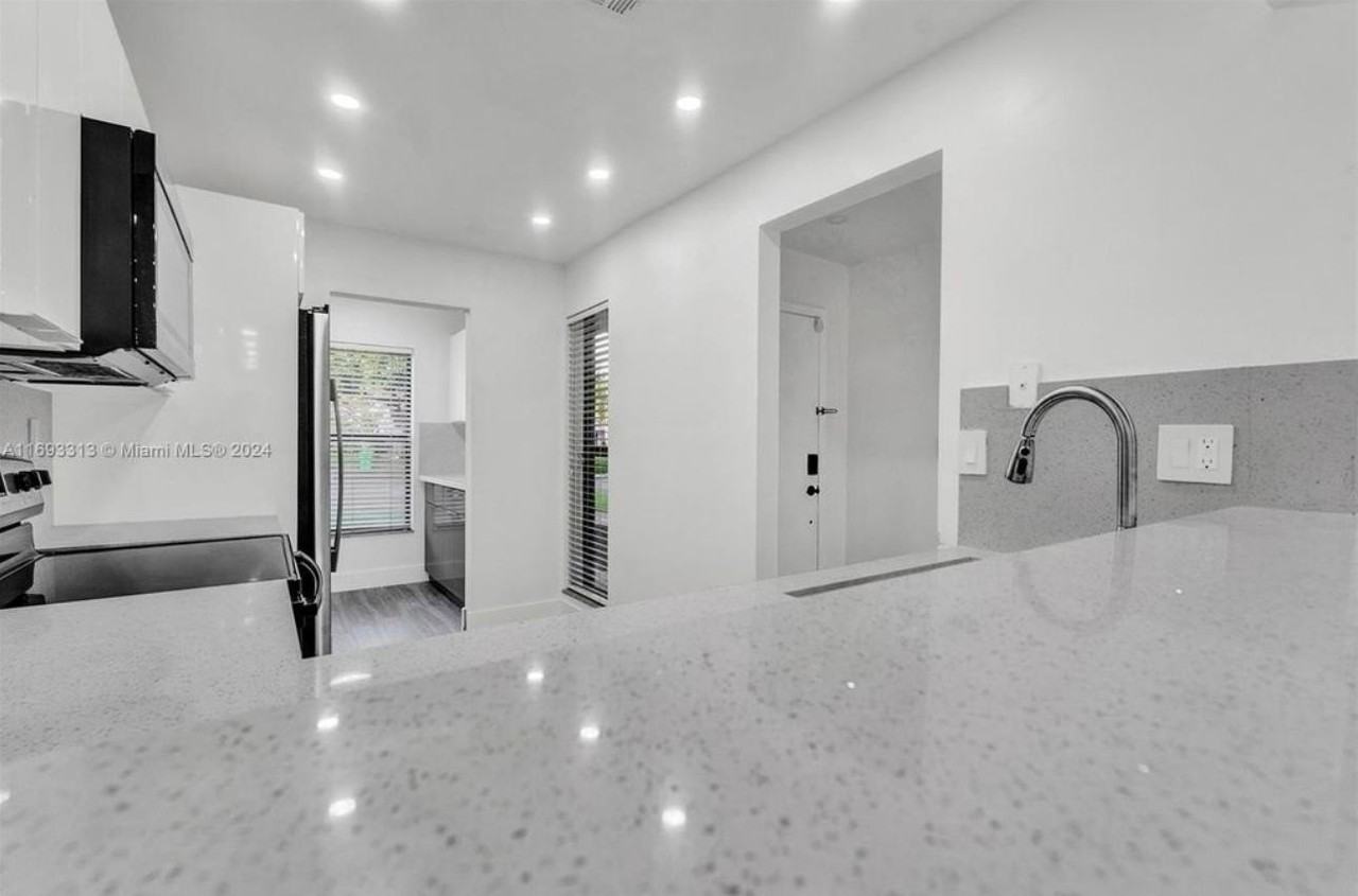 8036 Nw 41st Ct - Photo 4 of 17