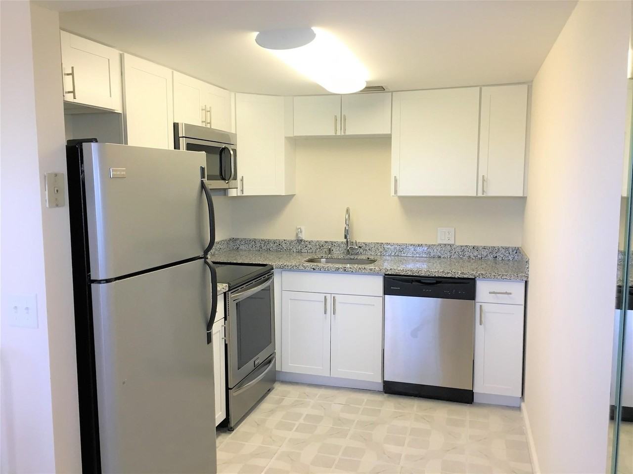 551 Sw 135th Ave #405B - Photo 3 of 36