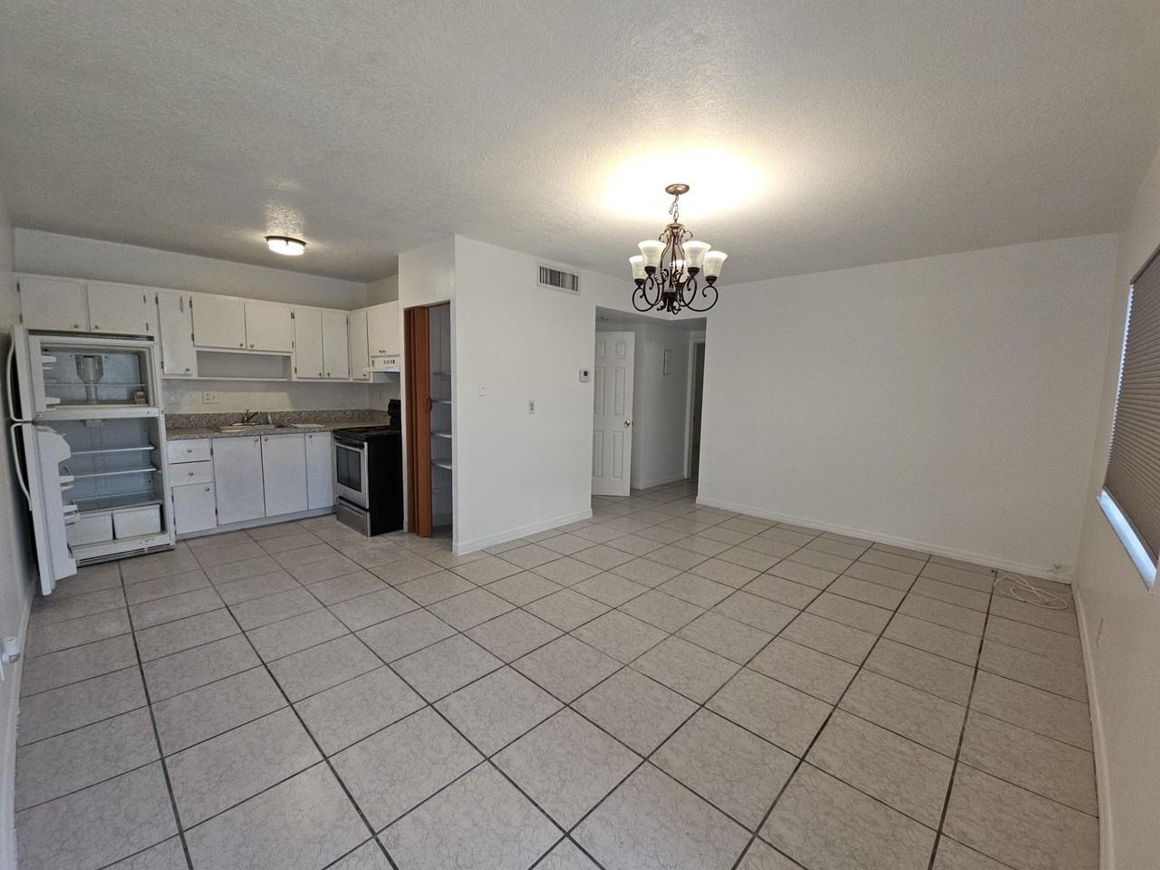 5050 Sw 40th Ave #4 - Photo 2 of 12