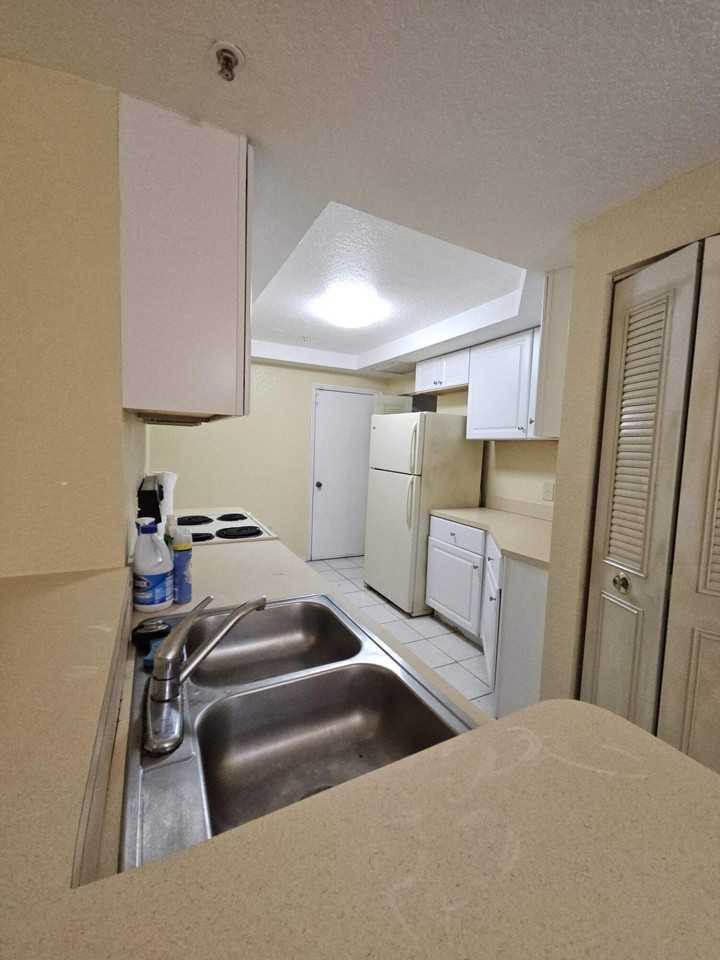 761 Sw 148th Ave #915 - Photo 4 of 19