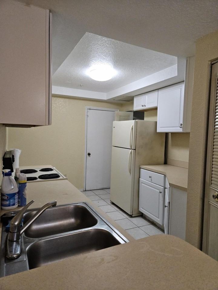 761 Sw 148th Ave #915 - Photo 6 of 19