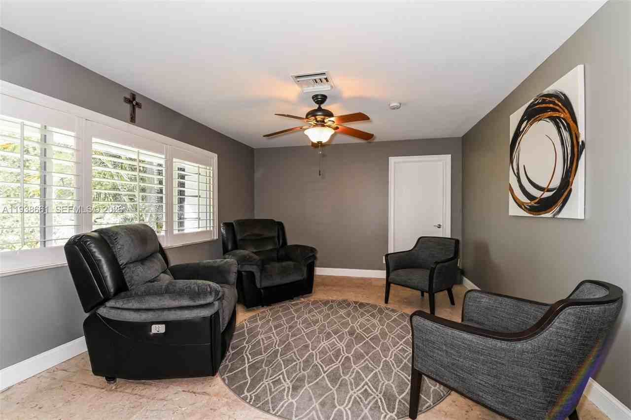 283 Forest Hills Blvd - Photo 3 of 8