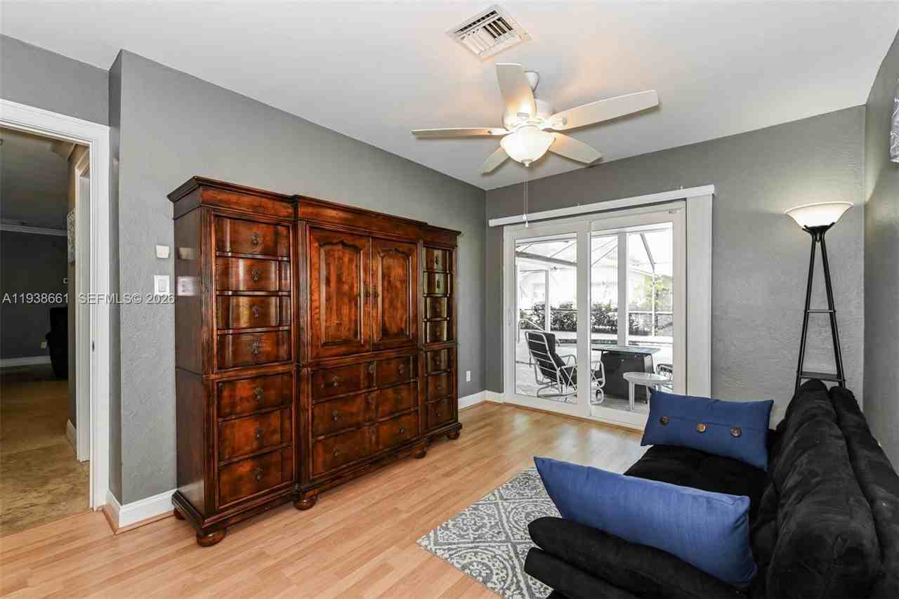 283 Forest Hills Blvd - Photo 5 of 8