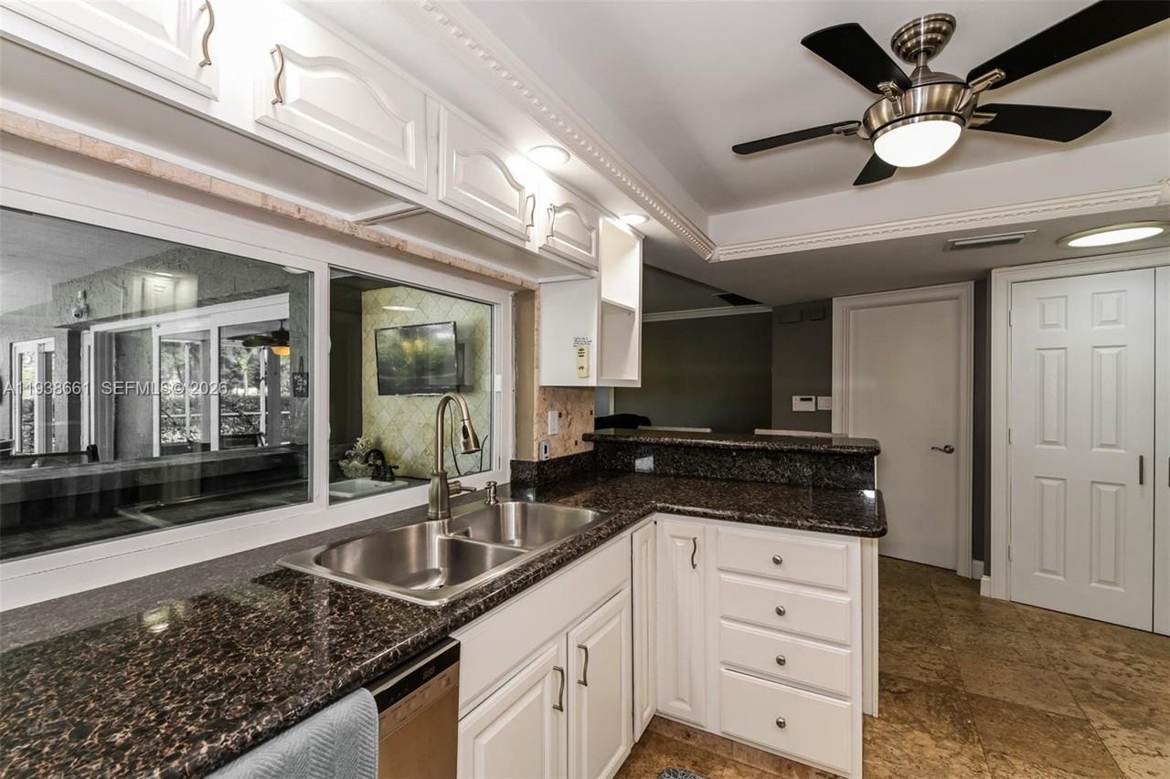 283 Forest Hills Blvd - Photo 7 of 8