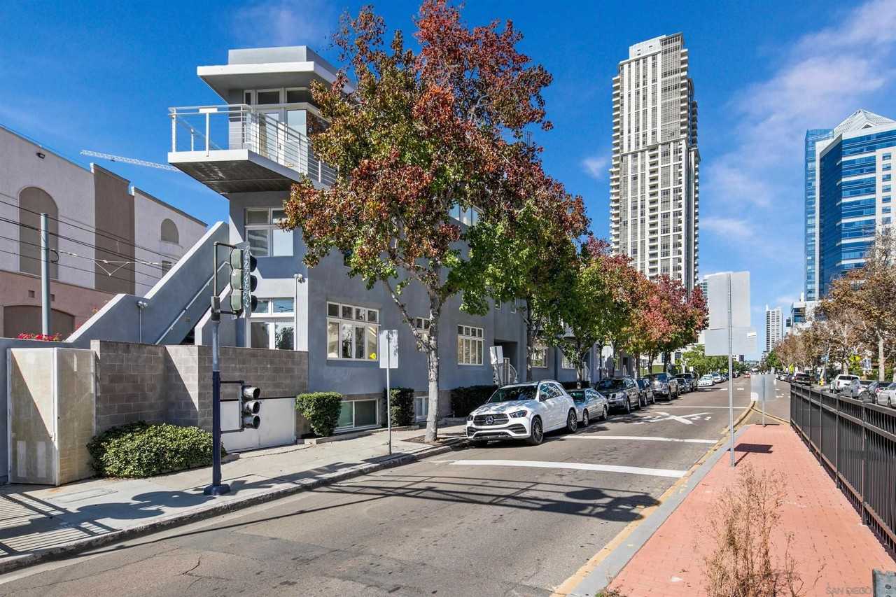 706 Kettner Blvd - Photo 2 of 19