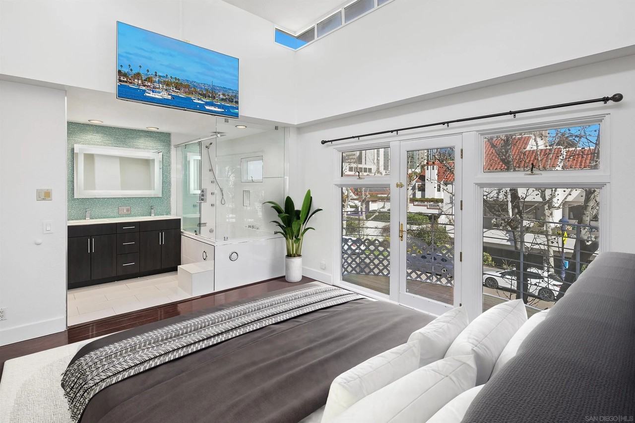 706 Kettner Blvd - Photo 3 of 19