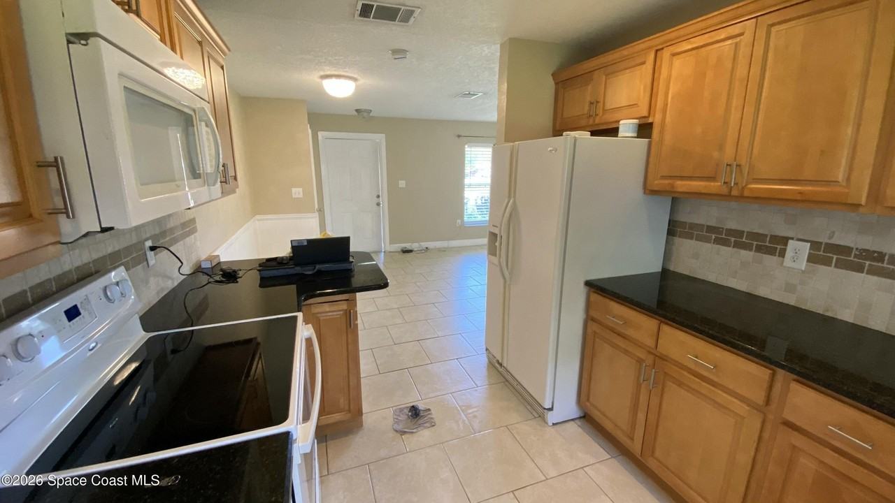 2125 Emerald Ct - Photo 6 of 21