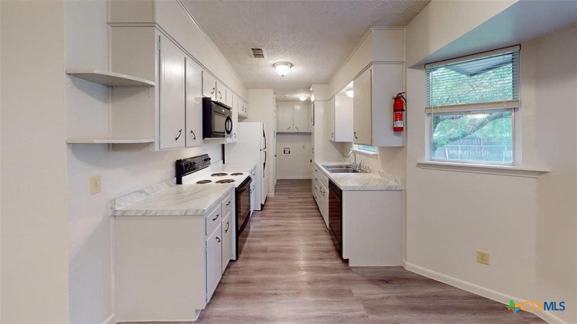 1804 Clarawood Dr - Photo 3 of 14