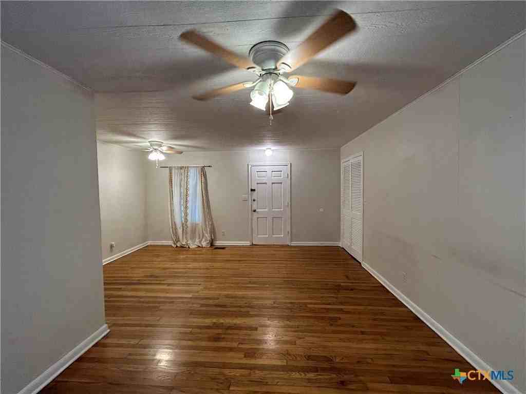 554 Lee St - Photo 5 of 19