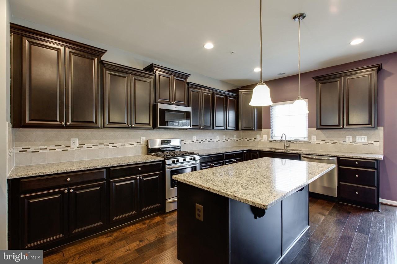1314 Hawthorn Dr - Photo 2 of 36