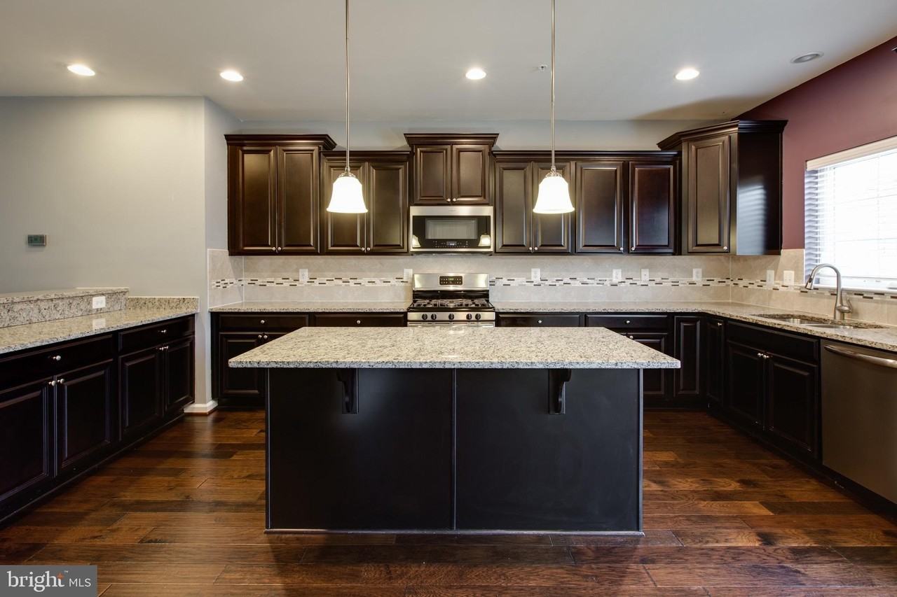 1314 Hawthorn Dr - Photo 3 of 36