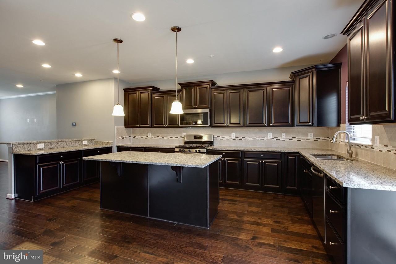 1314 Hawthorn Dr - Photo 4 of 36