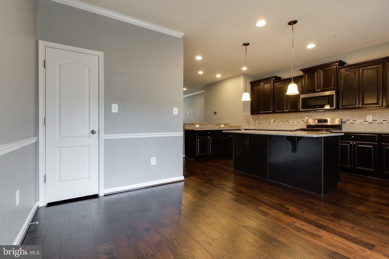 1314 Hawthorn Dr - Photo 5 of 36