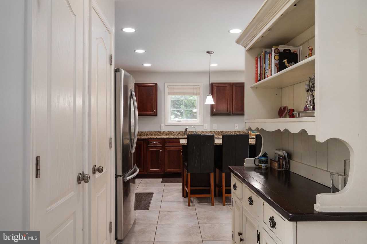 132-B Pineview Ave - Photo 7 of 46