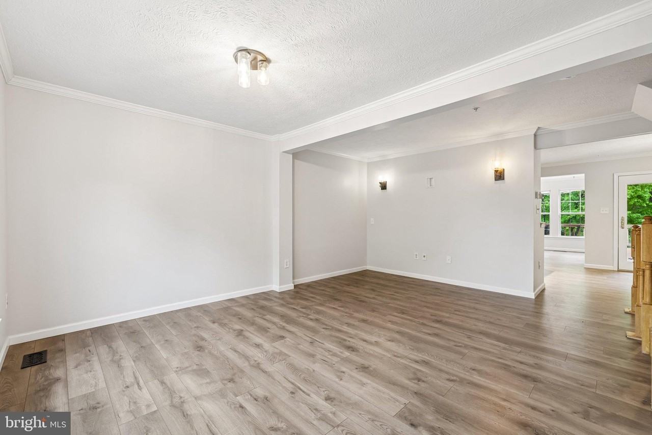 8727 Thornbrook Dr - Photo 2 of 40