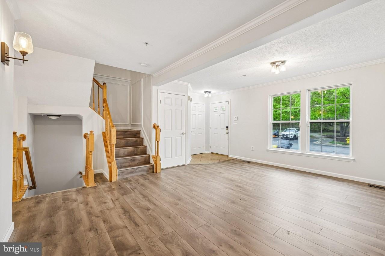 8727 Thornbrook Dr - Photo 3 of 40