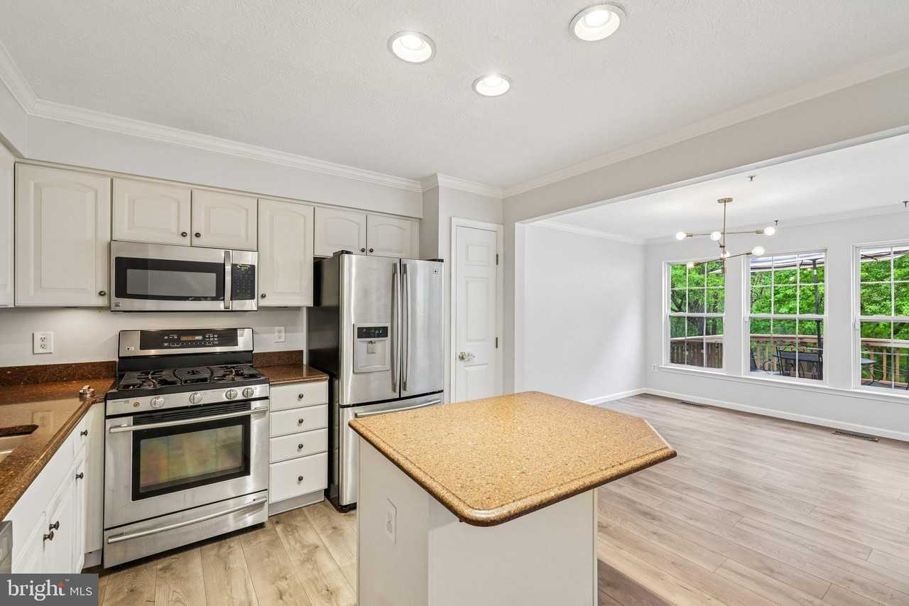 8727 Thornbrook Dr - Photo 6 of 40