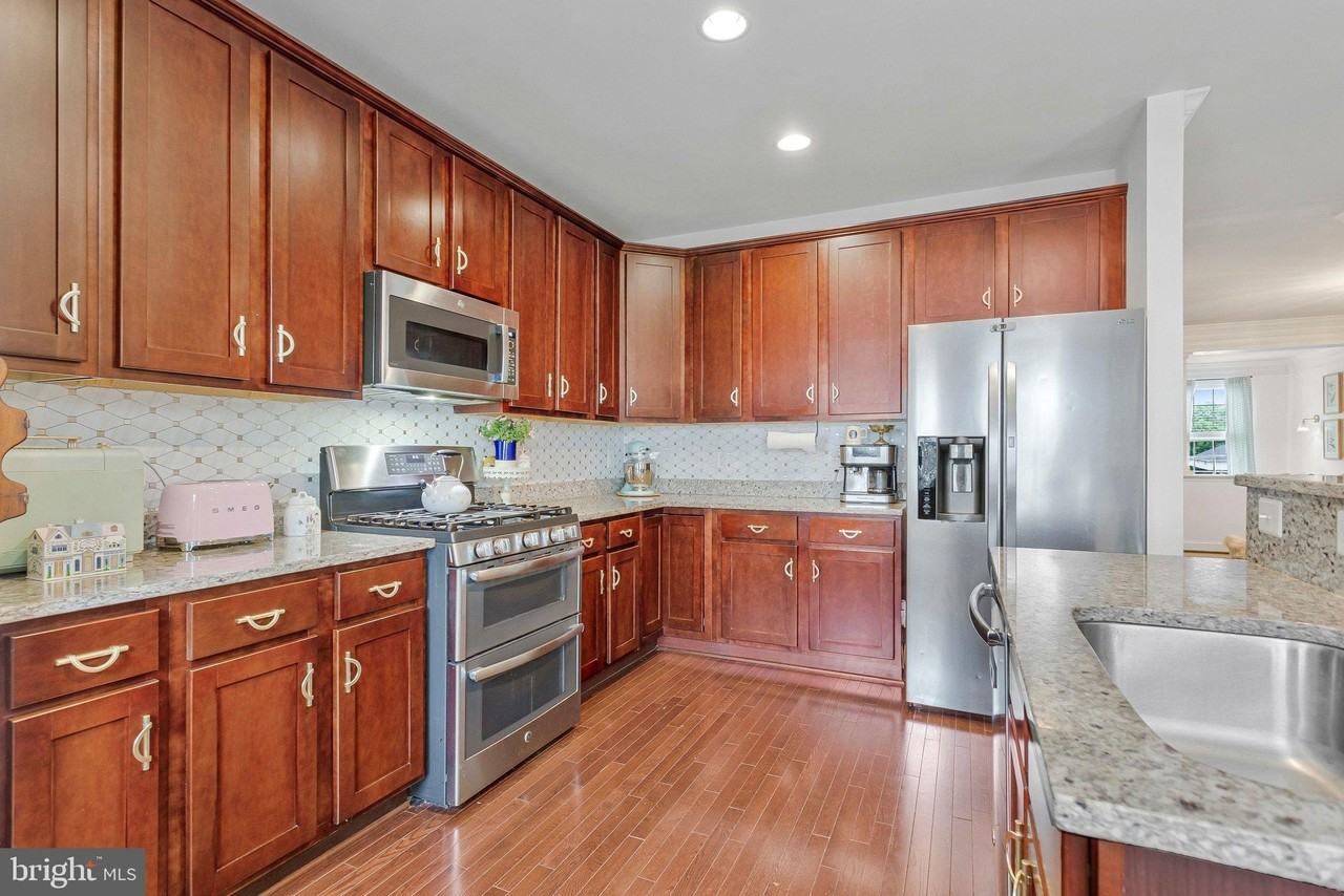 703 Skippers Ln - Photo 2 of 47