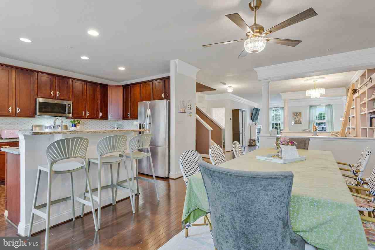 703 Skippers Ln - Photo 7 of 47