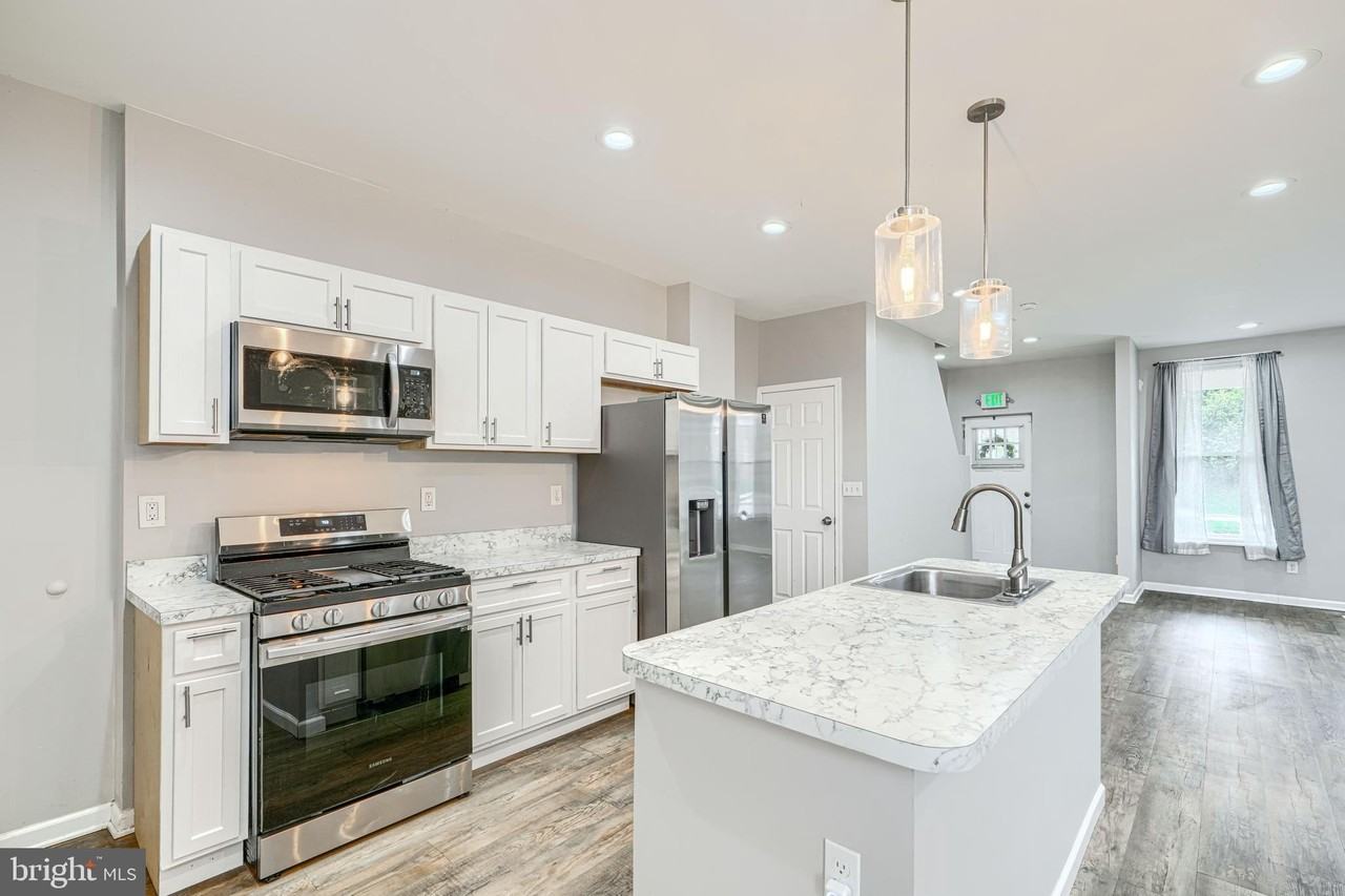 1702 E 32nd St - Photo 6 of 38