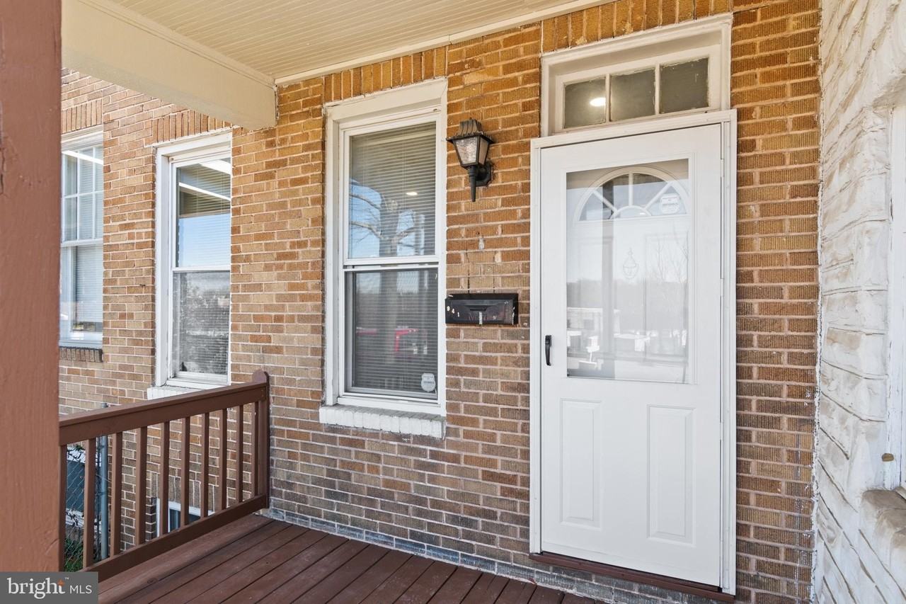 941 Brunswick St - Photo 2 of 35