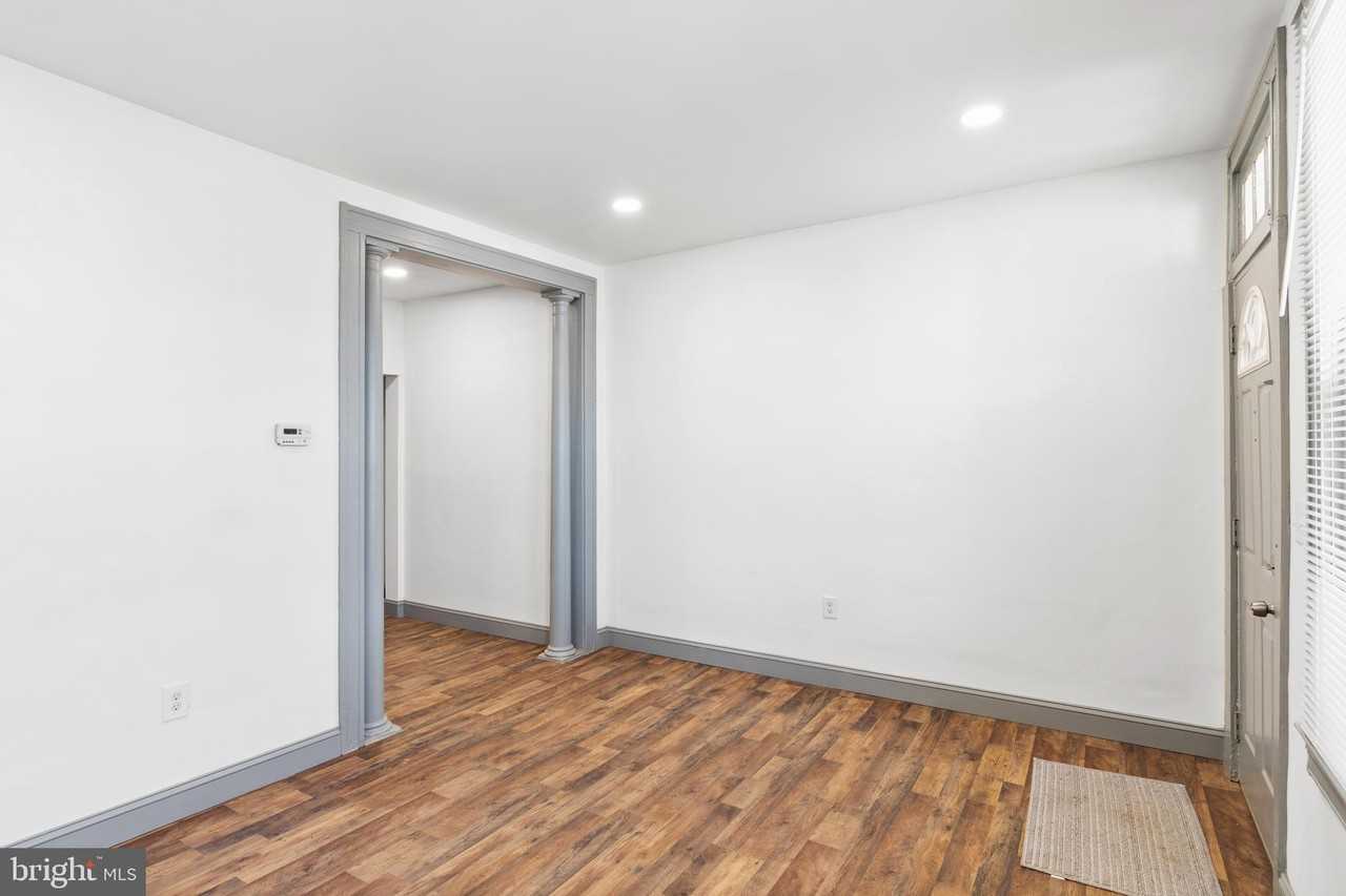 941 Brunswick St - Photo 4 of 35