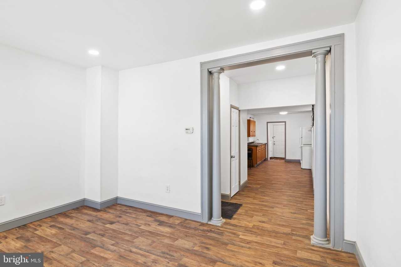 941 Brunswick St - Photo 5 of 35